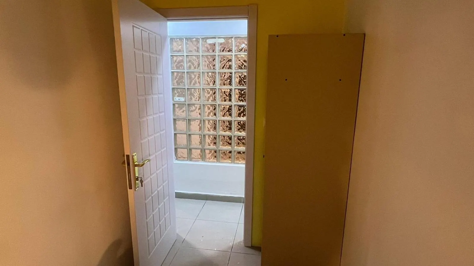 Blooming Partition Room In Tecom Near Internet City Metro Dubai Verenigde Arabische Emiraten