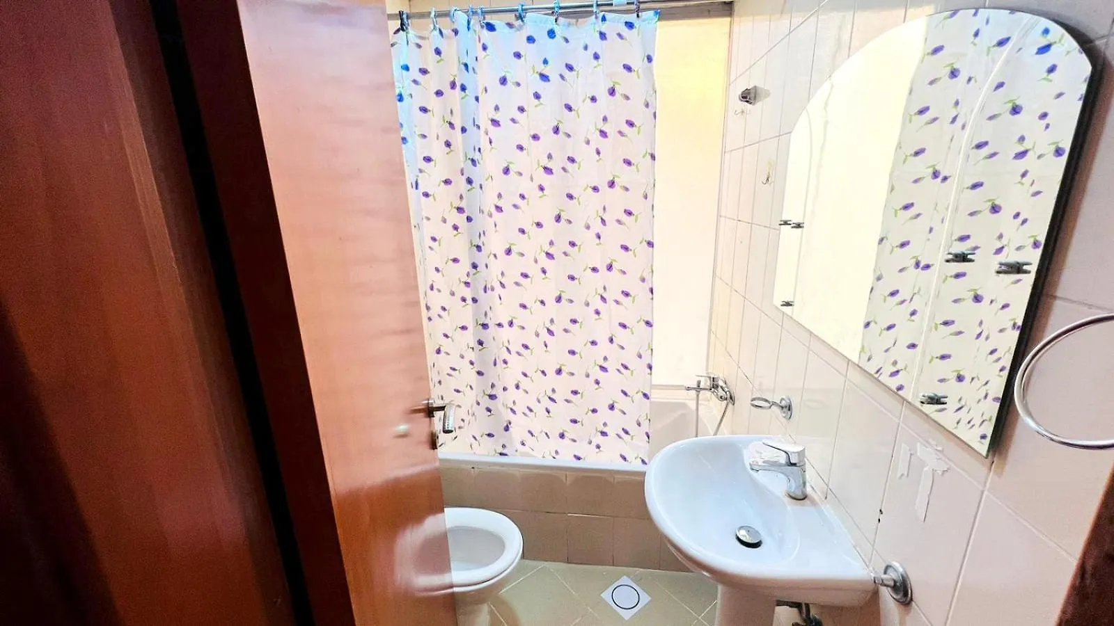 Blooming Partition Room In Tecom Near Internet City Metro Dubai Accommodatie bij particulieren